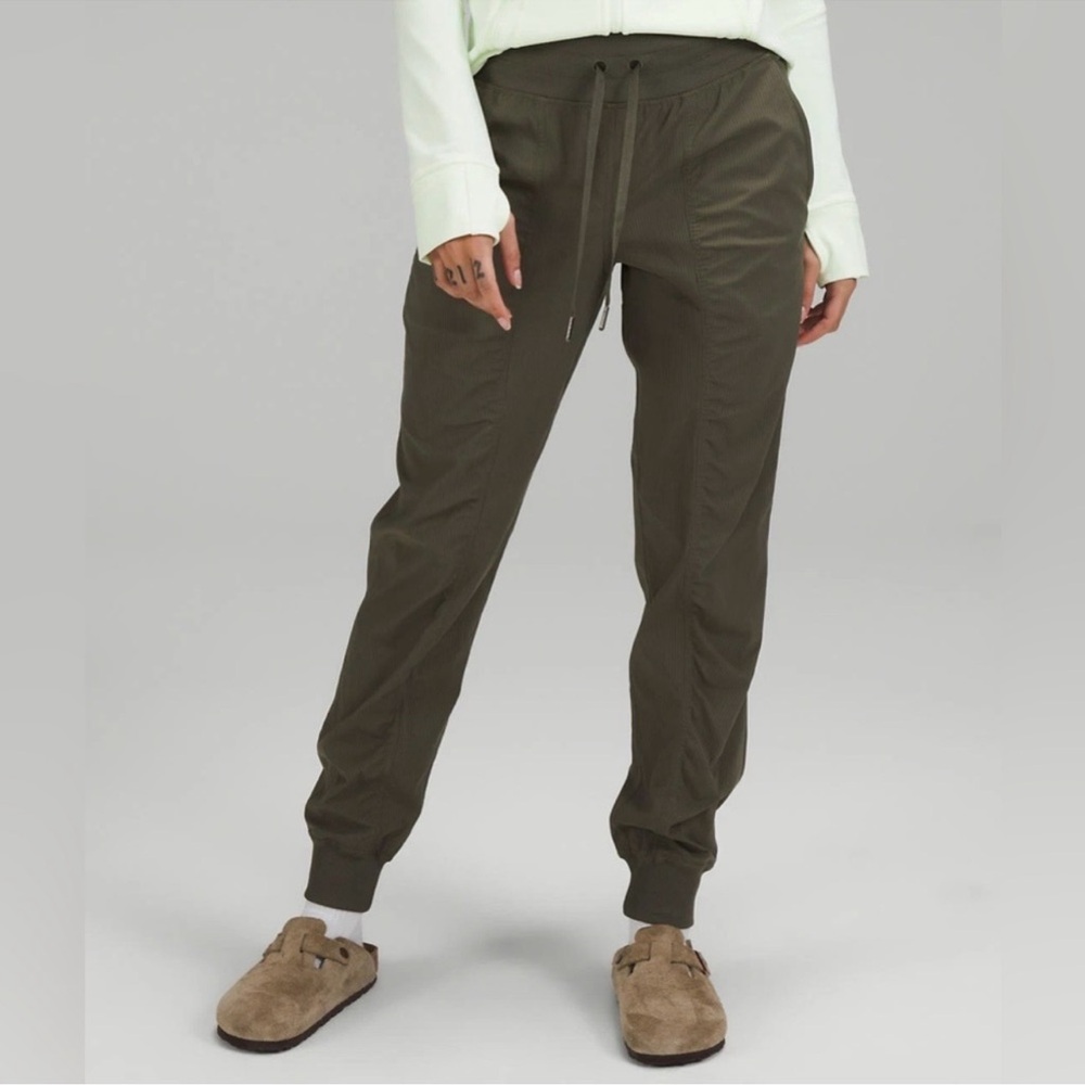 Lululemon Dance Studio Mid-Rise Jogger Size 6